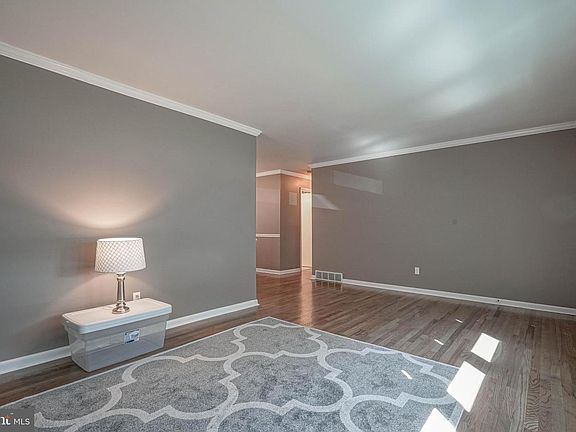 5th image of 144 Castle Heights Ave