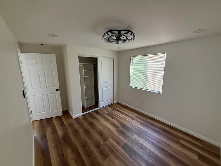 8004 Towne Ave — Photo 8
