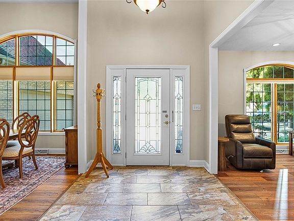 4th image of 472 Spruce Ln