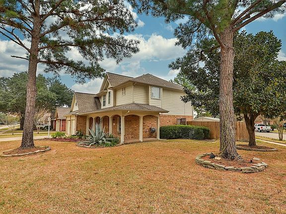 3rd image of 8806 Aberdeen Oaks Dr
