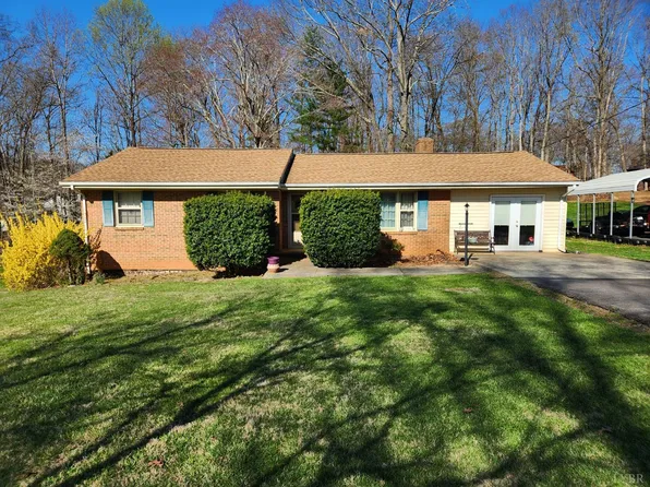 115 Forest Park Dr, Forest, VA 24551