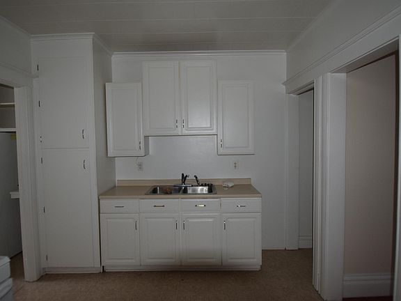 5th image of 326 Field St