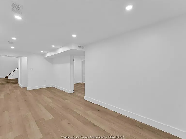 497 McKay Ave — Photo 21