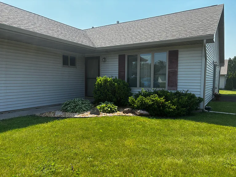 7601 John Ave — Photo 2