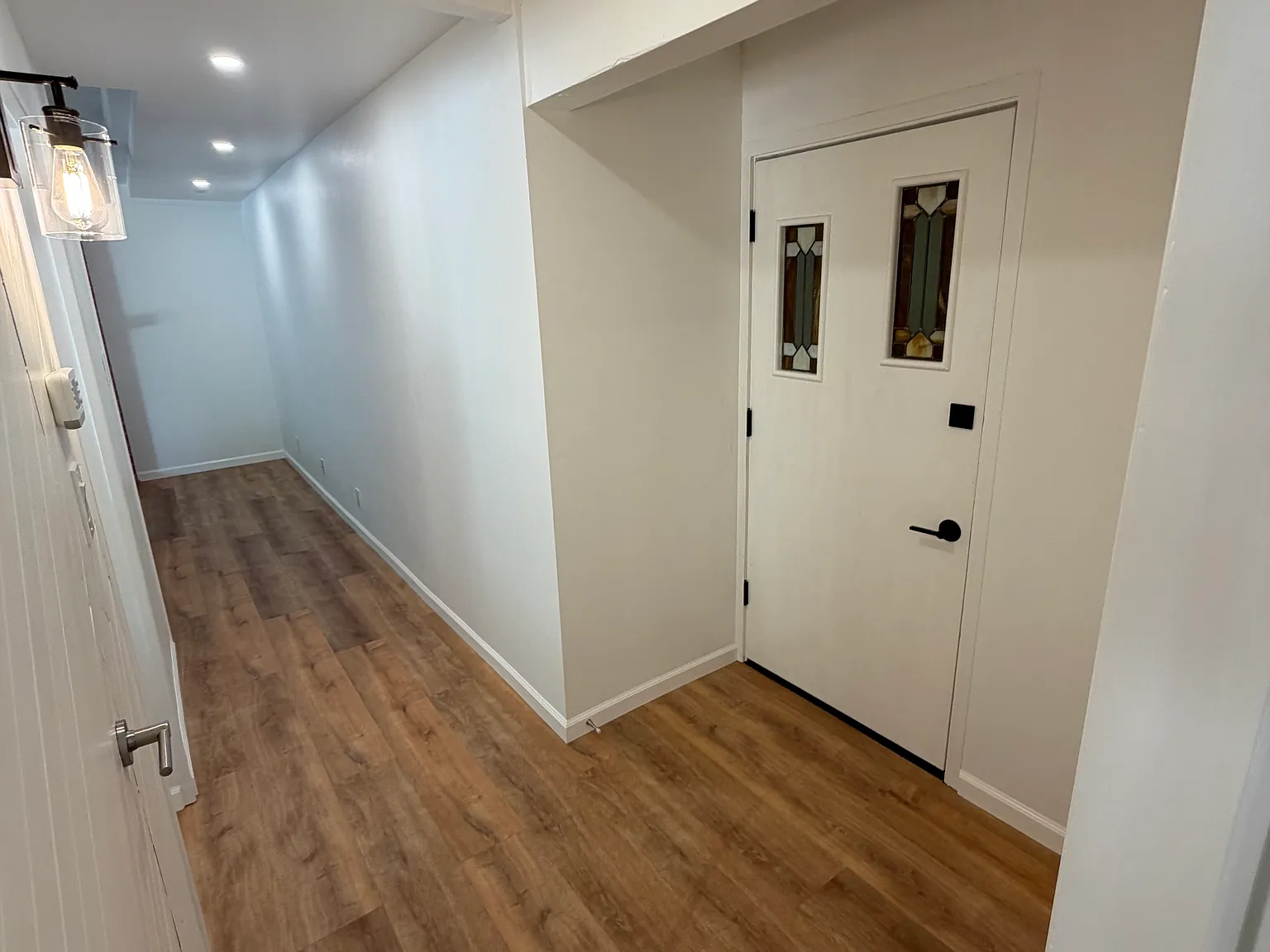 3 bed, 1600 sqft, $5,950 — Photo 2