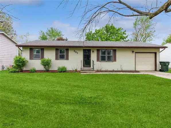 307 Sugar Creek Cir, Perry, IA 50220
