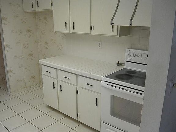 3rd image of 418 Church Ave