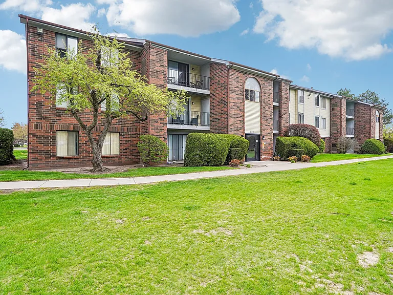 Regency Place Apartments — Photo 77
