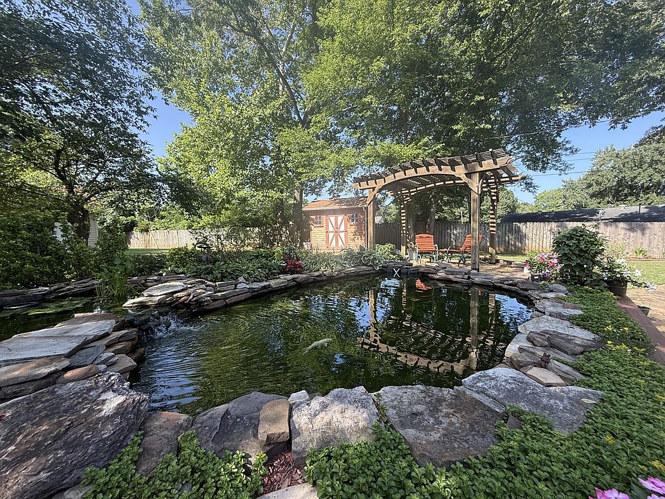 1st image of 204 Park Ln