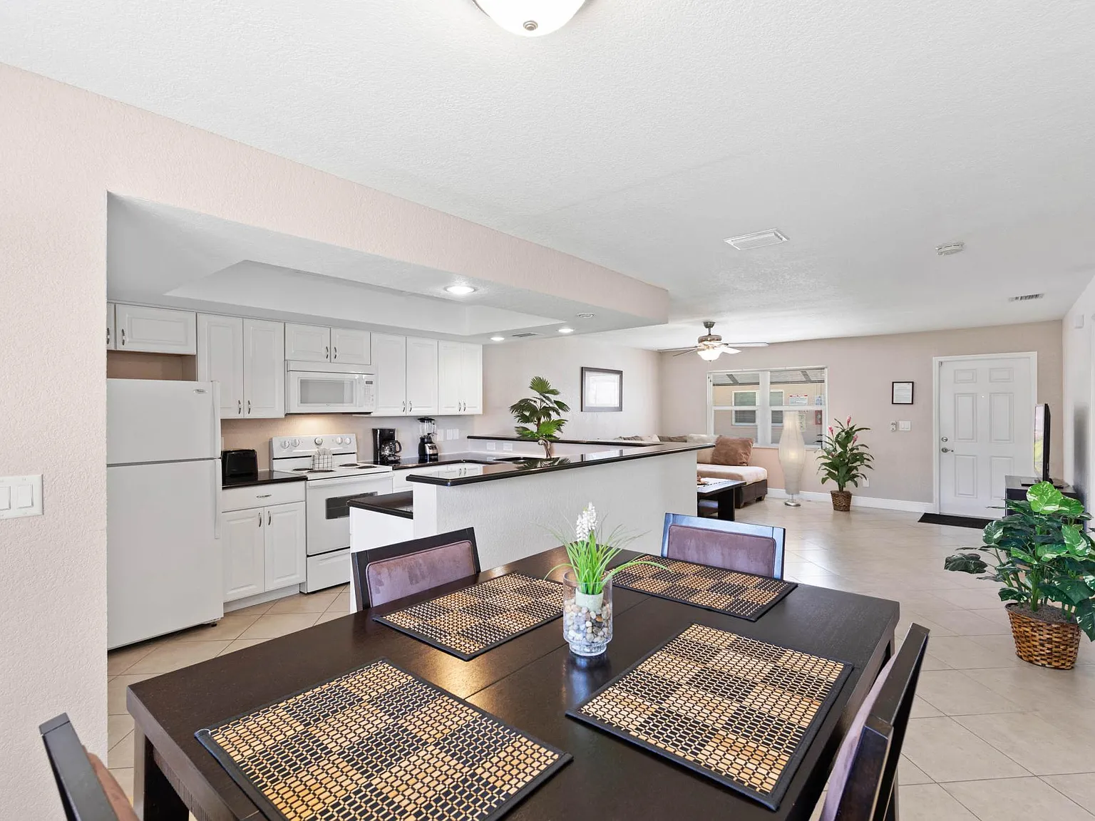 2 bed, 1020 sqft, $1,500 — Photo 2