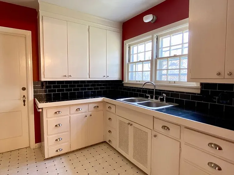 1825 Fairchild Ave — Photo 8