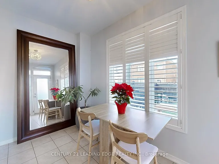 1574 Edgecroft Dr — Photo 17