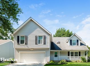 8220 Lichtenauer Dr, Lenexa, KS 66219