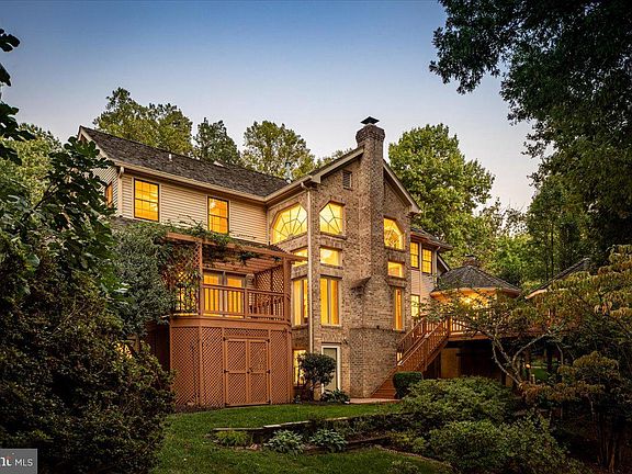 3rd image of 1358 Lake Forest Ct