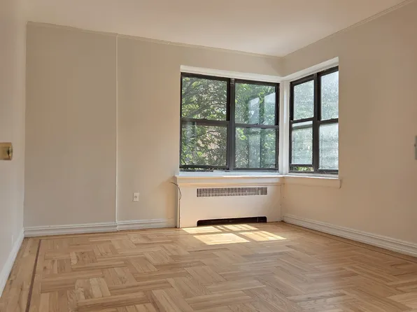 195 Bennett Avenue image 1 of 10