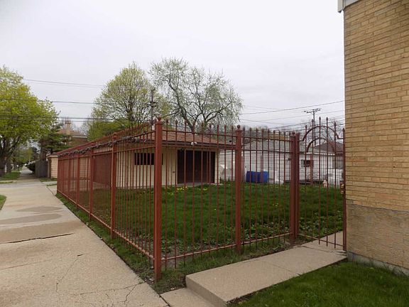 2nd image of 10401 S King Dr