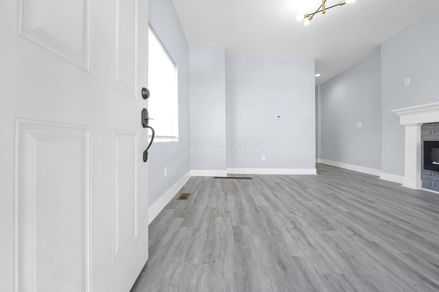 Listing photo 4 for 1157-59 E Atcheson St