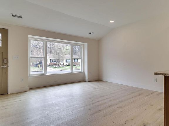 4th image of 268 Marion Ave