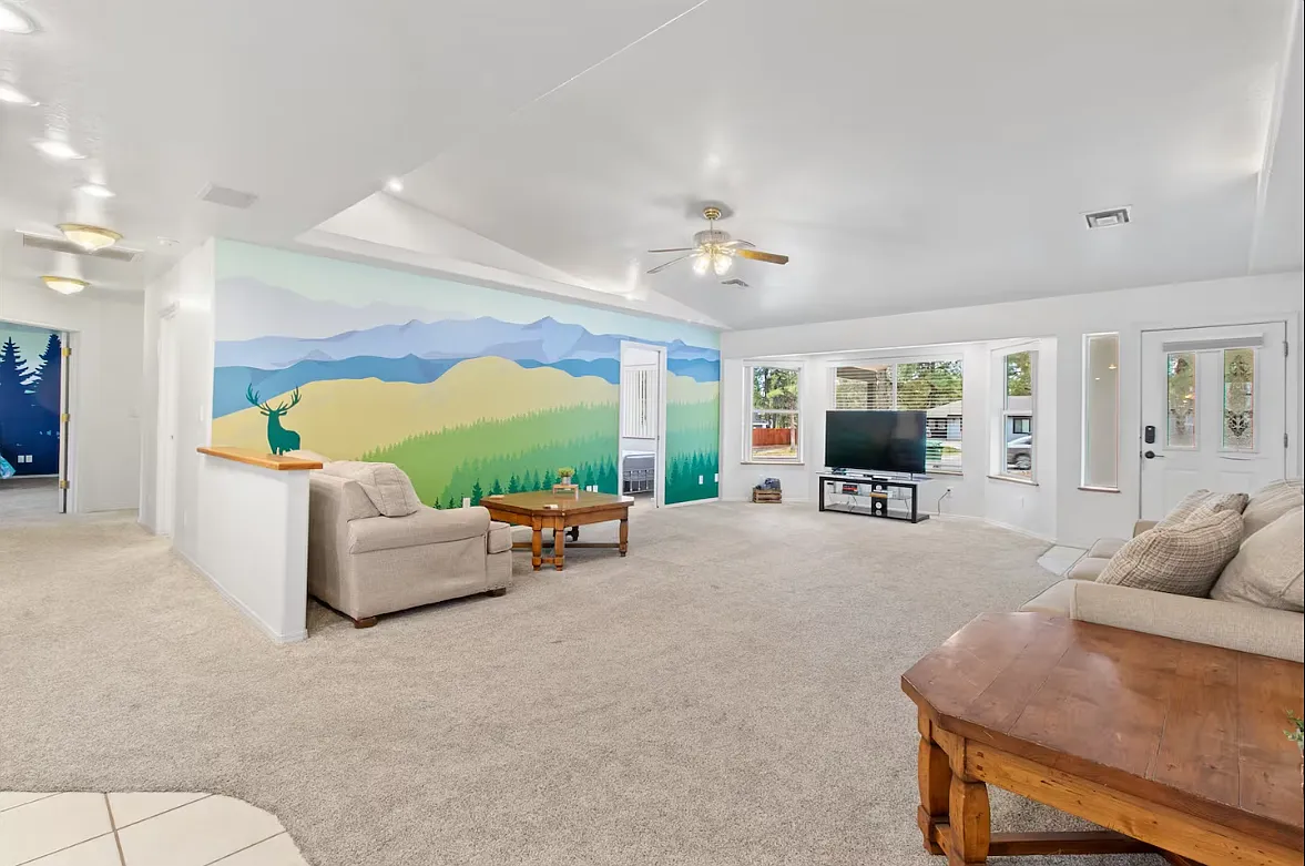 4 bed, 2319 sqft, $2,999 — Photo 3