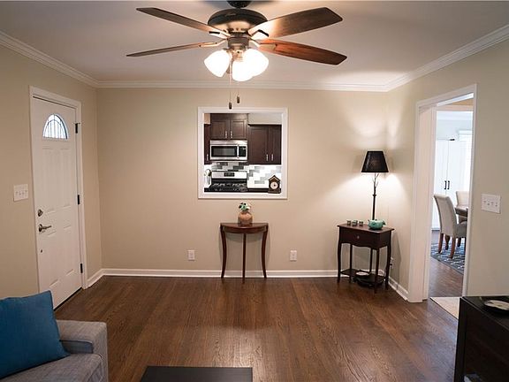 4th image of 2102 Pawnee Dr SE