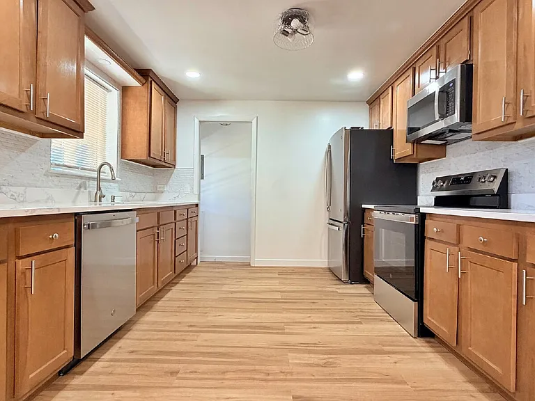3045 N Niagara St — Photo 7