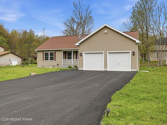 3rd image of 15 Mountain Dr #131