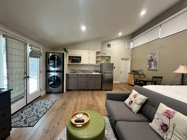 1350 Camino Cristobal Unit B, Thousand Oaks, CA 91360