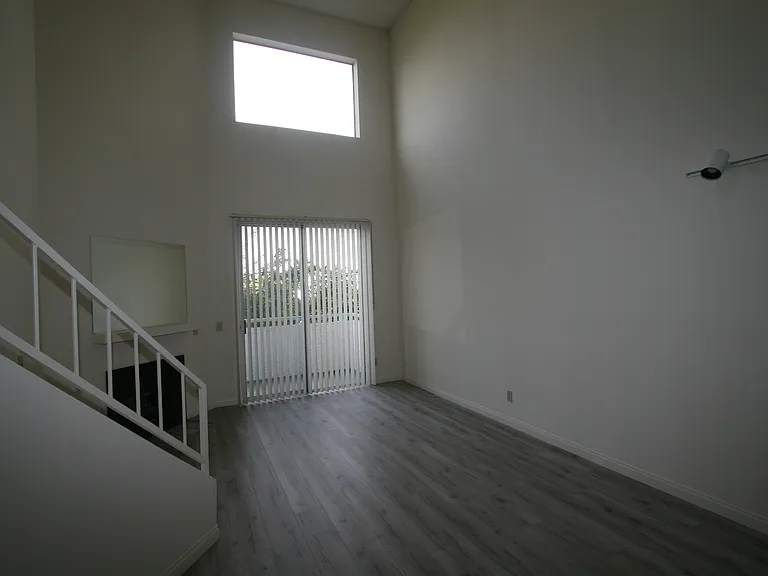 3637 Clarington Ave #213 — Photo 31