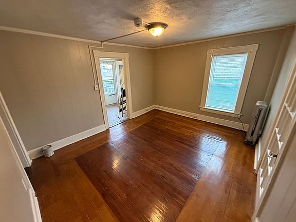 5th image of 406 Belmont St APT 4