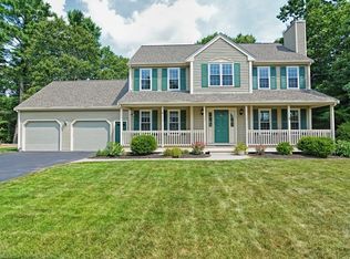 3 Lamplighter Ln, Walpole, MA 02081