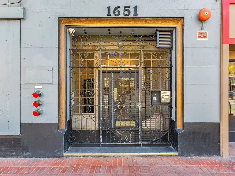 1651 Market — Photo 26