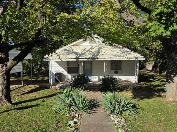 206 McKennon St, Berryville, AR 72616