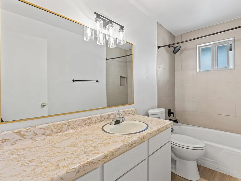 2614 S Green St — Photo 21