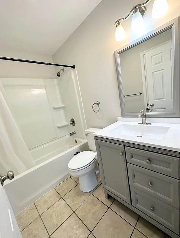 3 bed, 1.0 bath, 1000 sqft, $1,350 — Photo 4