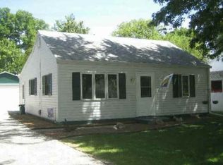 1410 3rd St, Lincoln, IL 62656