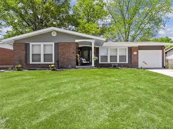 1105 Meadowgrass Dr, Florissant, MO 63033