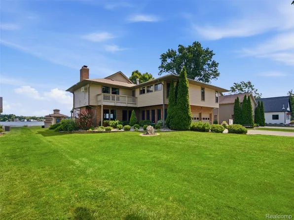 12067 Torrey Rd, Fenton, MI 48430