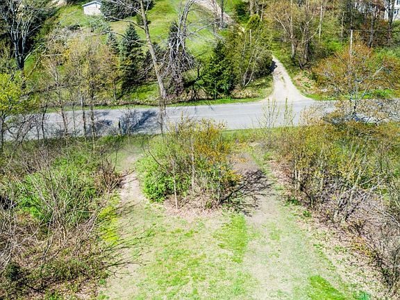 2nd image of 3095 Evergreen Ln