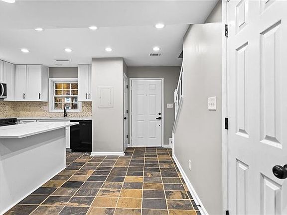 5th image of 1777 Twin Brooks Dr SE