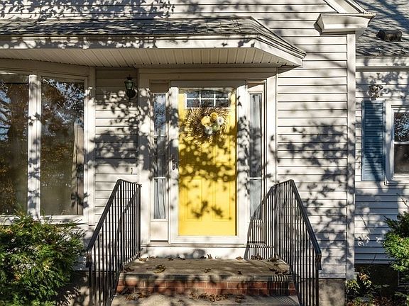 4th image of 629 North St