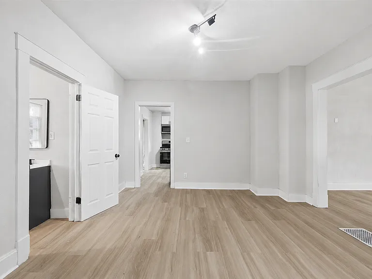 4029 Kingsbury Ave — Photo 11