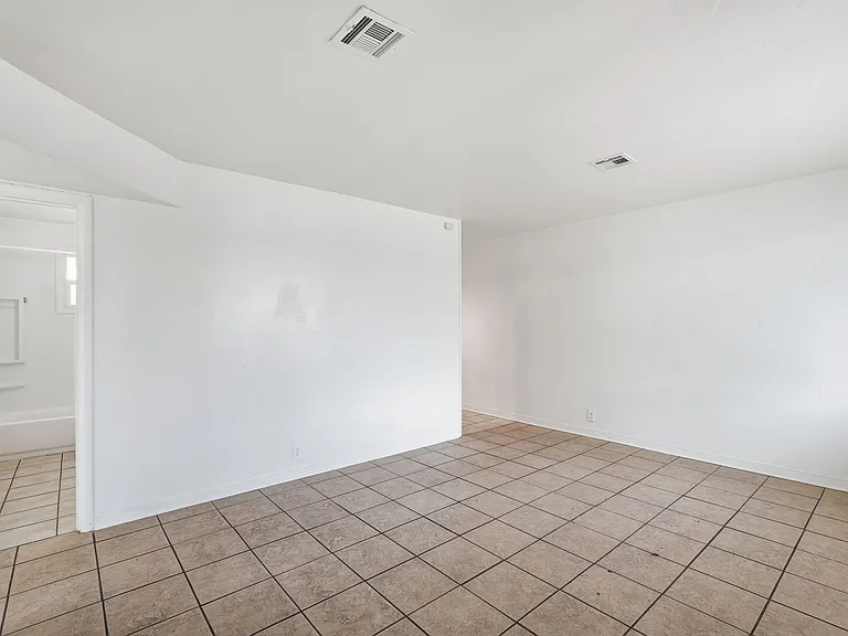4329 N Longview Ave #10 — Photo 13