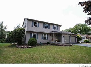 29 Golf Stream Dr, Penfield, NY 14526