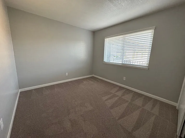 665 Kirkland Dr — Photo 9