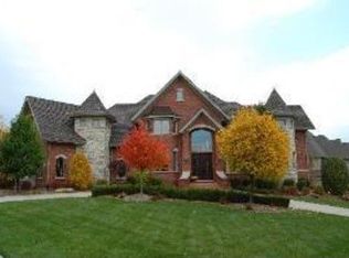 1049 Hilltop Dr, Lemont, IL 60439