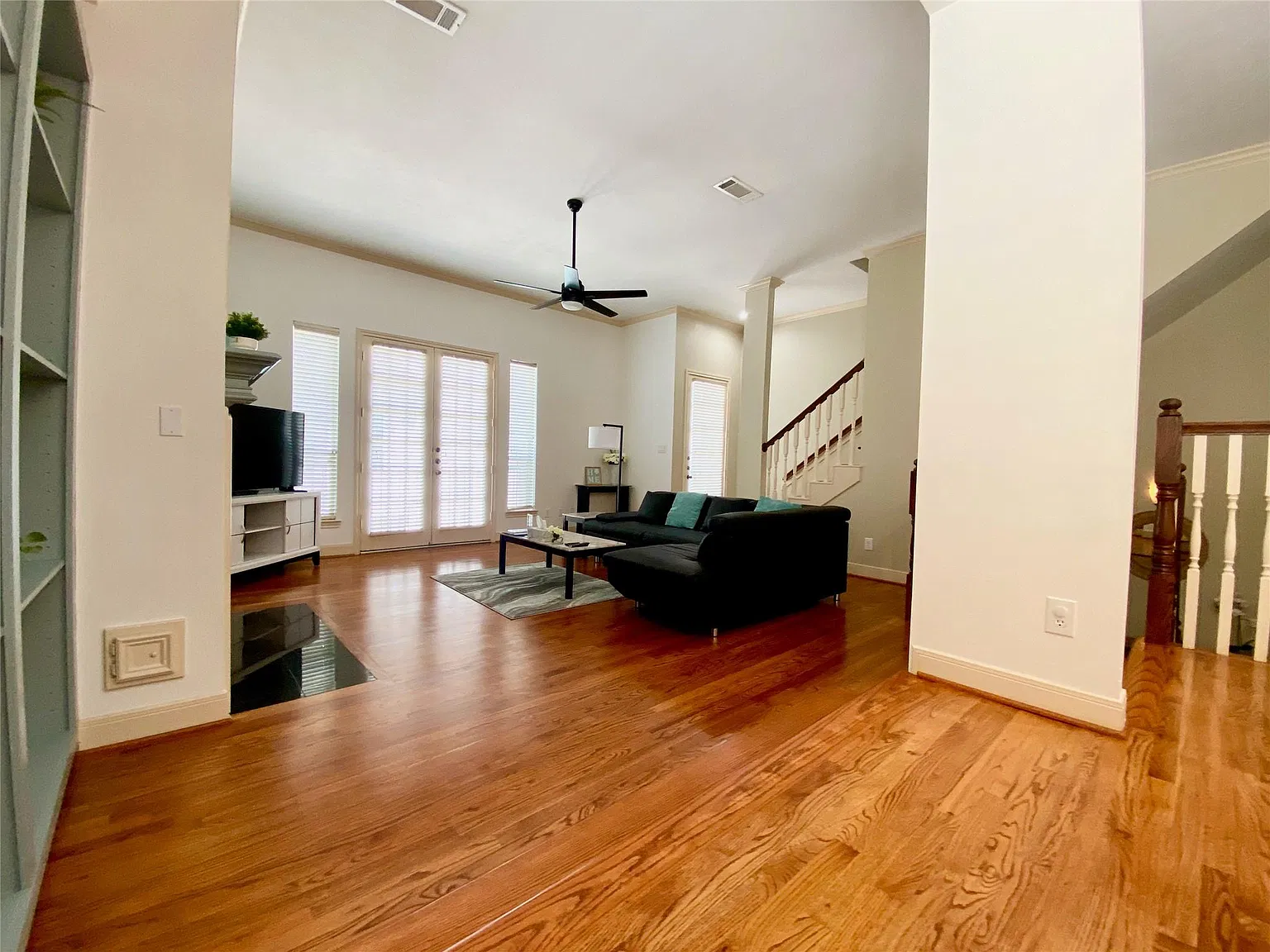 3 bed, 2.5 bath, 2048 sqft, $3,000 — Photo 4