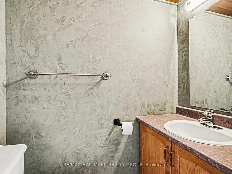 1102 Blasdell Ave — Photo 8