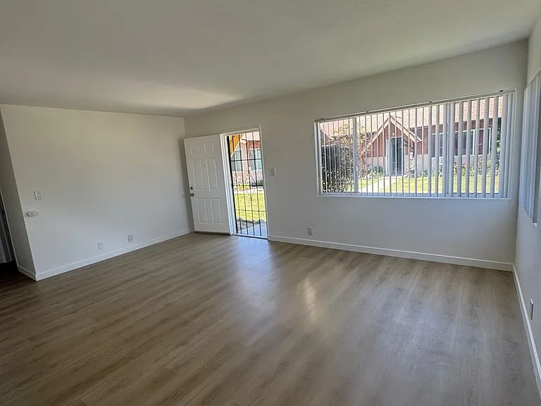 10541 Sycamore Ave — Photo 9