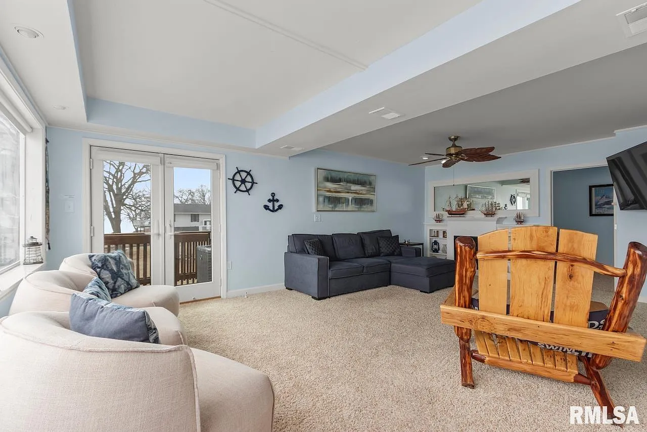 3 bed, 2.0 bath, 1256 sqft, $3,500 — Photo 4