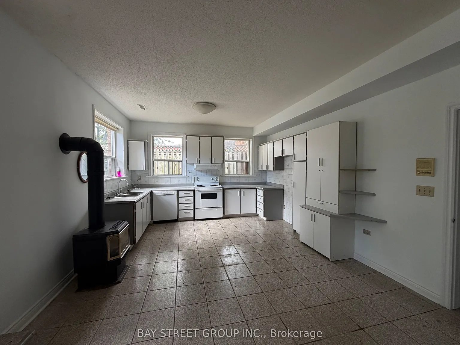 1 bed, $900 — Photo 2